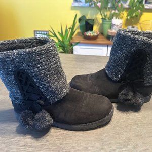 Makalu Black Faux Leather & Sweater Boots 8.5 womens - only worn once